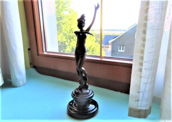 Bronze Figur - Tnzerin mit Schal - Hhe und Gewicht mit Sockel: ca. 29 cm und 1,1 kg
