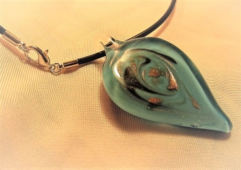 Glas Design: Kette mit Schmuck - Glass design: Chain with jewelry