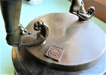 Bronze Figur - Tnzerin mit Tchern und Signatur - Hhe und Gewicht mit Sockel: ca. 36,5 cm und 3,8 kg